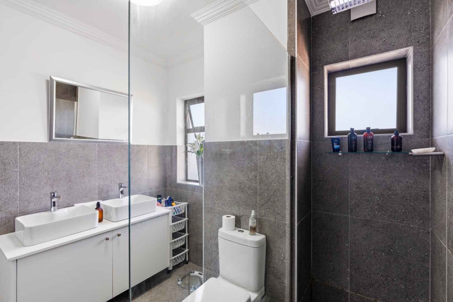 2 Bedroom Property for Sale in Sea Point Western Cape